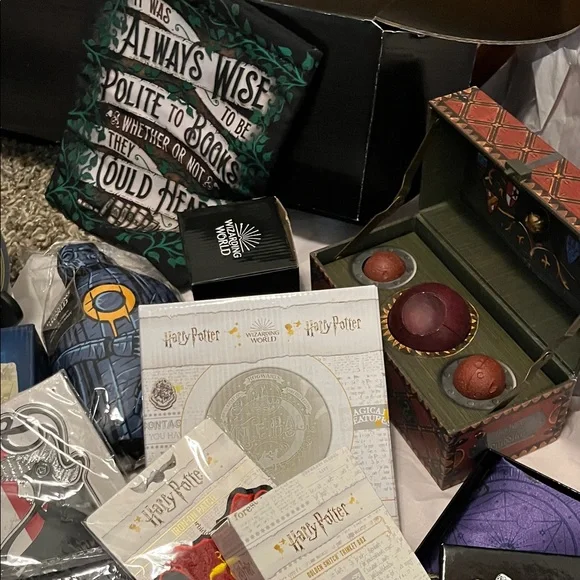 Harry Potter Merchandise Collection - Picture 2 of 7